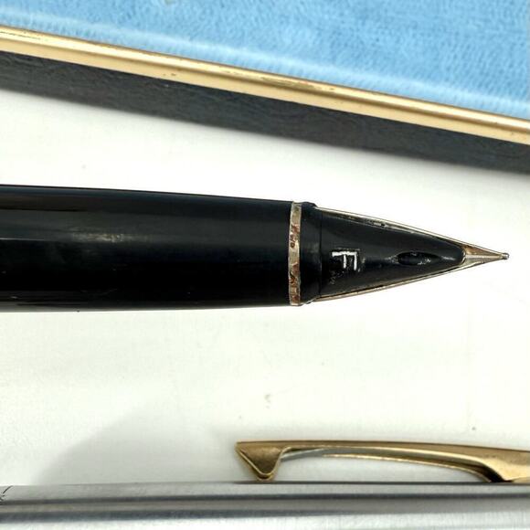 Sheaffer VTG Brushed Chrome Cartridge Fill Fountain Pen / Mechanical Pencil Set - Picture 5 of 13